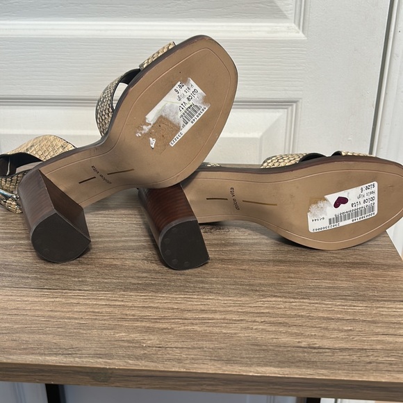 DOLCE VITA LEATHER SNAK SKIN CREAM AND GRAY ANKLE STRAPS SQUARED HEELS IN SIZE 6 - Picture 6 of 6